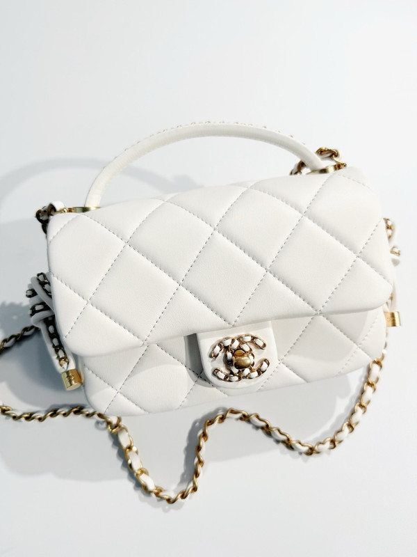 Chanel CRUISE 2024/25 WHITE FLAP BAG WITH TOP HANDLE  Lambskin & Gold Metal