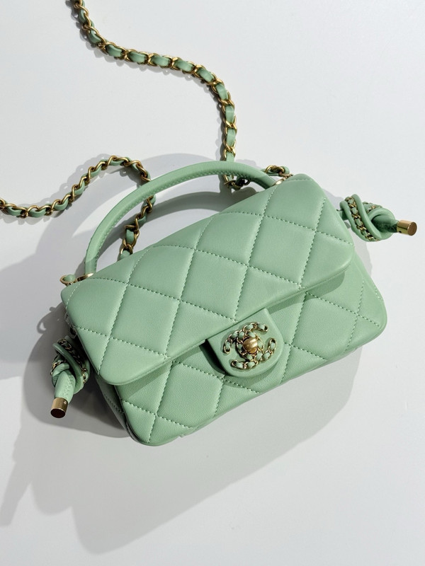 Chanel CRUISE 2024/25 GREEN FLAP BAG WITH TOP HANDLE  Lambskin & Gold Metal