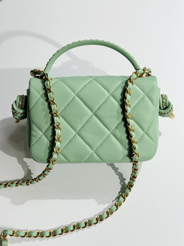 Chanel CRUISE 2024/25 GREEN FLAP BAG WITH TOP HANDLE  Lambskin & Gold Metal