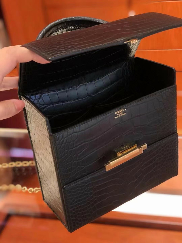 Hermès Black Crocodile Cinhetic Box Bag