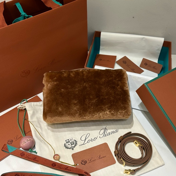 Loro Piana Extra Pocket L19  Ram Leather