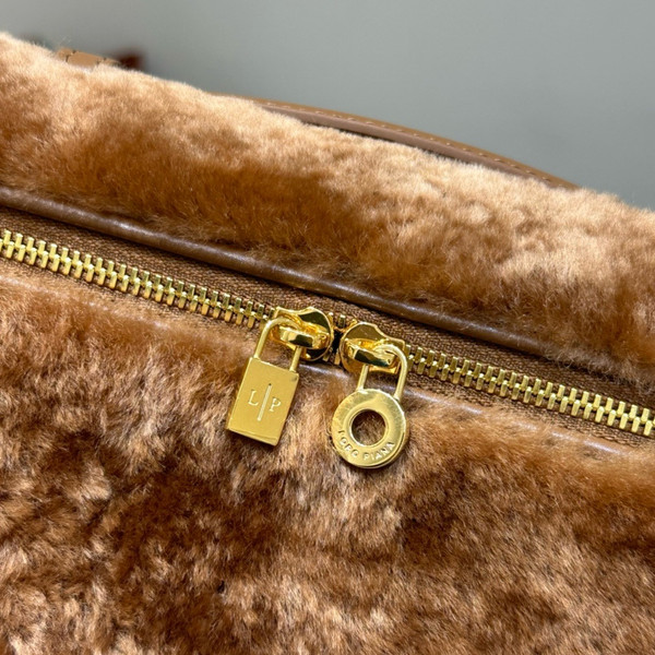 Loro Piana Extra Pocket L19  Ram Leather