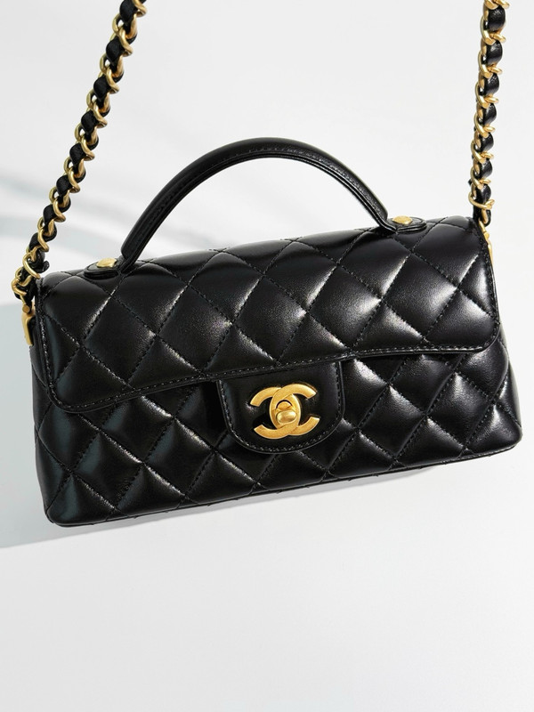 Chanel SPRING-SUMMER 2025 PRE-COLLECTION  BLACK MINI FLAP BAG WITH TOP HANDLE