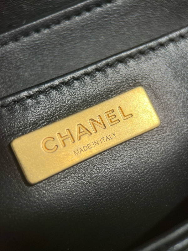 Chanel SPRING-SUMMER 2025 PRE-COLLECTION  BLACK MINI FLAP BAG WITH TOP HANDLE