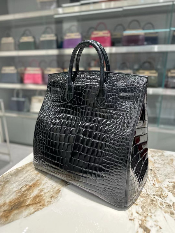Hermès HAC BLACK POROSUS  crocodile Birkin 40 Gold Hardware