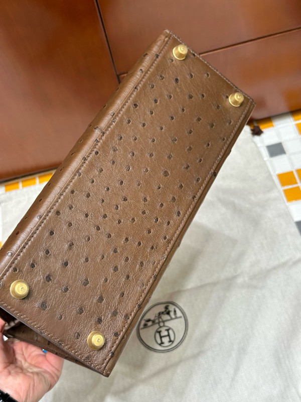 Hermès Kelly 28 Sellier Khaki Ostrich Gold Hardware