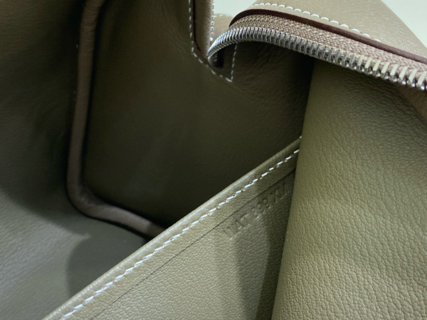 Hermès  Evercolor Nouveau On Body Bag Etoupe