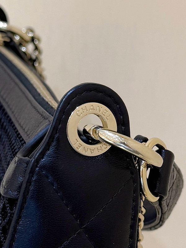 CHANEL SPRING-SUMMER 2025   CLUTCH WITH CHAIN   Mesh, Shiny Lambskin