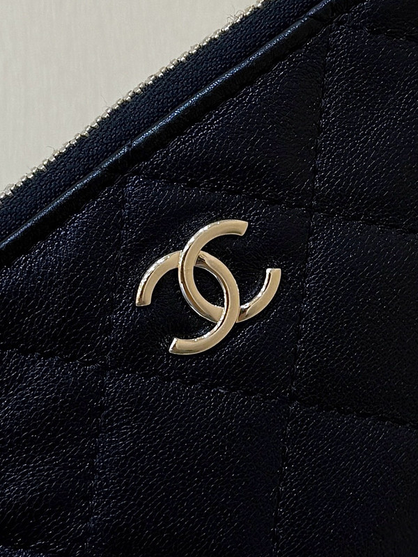 CHANEL SPRING-SUMMER 2025   CLUTCH WITH CHAIN   Mesh, Shiny Lambskin