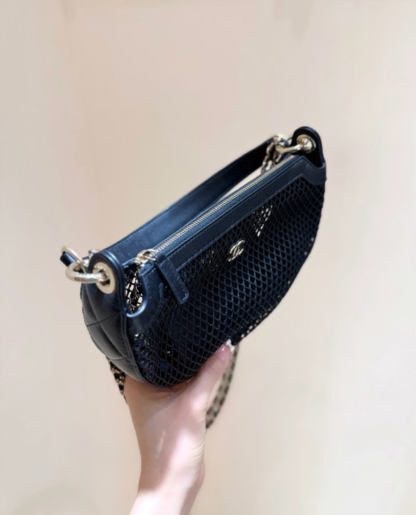 CHANEL SPRING-SUMMER 2025   CLUTCH WITH CHAIN   Mesh, Shiny Lambskin