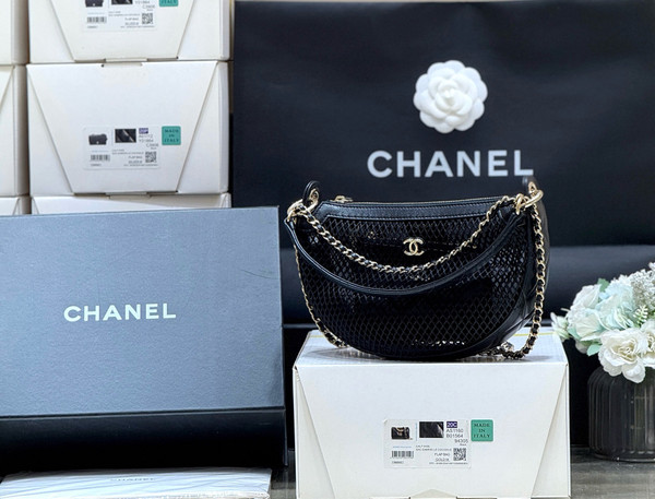 CHANEL SPRING-SUMMER 2025   CLUTCH WITH CHAIN   Mesh, Shiny Lambskin