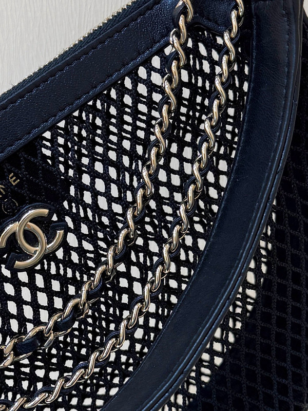 CHANEL SPRING-SUMMER 2025   CLUTCH WITH CHAIN   Mesh, Shiny Lambskin