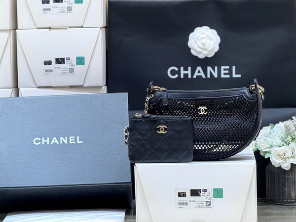 CHANEL SPRING-SUMMER 2025   CLUTCH WITH CHAIN   Mesh, Shiny Lambskin