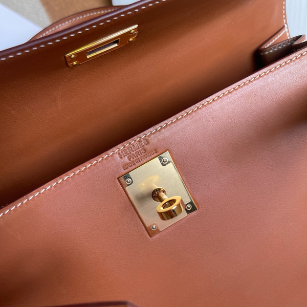 Hermès Barenia Gold  Sellier Kelly 28 Gold Hardware