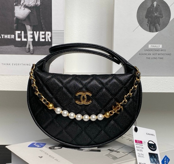 Chanel SPRING-SUMMER 2025   POUCH   Grained Calfskin, Imitation Pearl