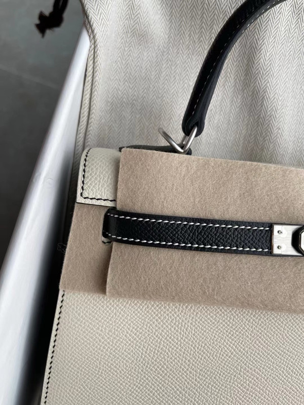 Hermes  Craie/ Black Kelly 25 cm Epsom Palladium  Hardware