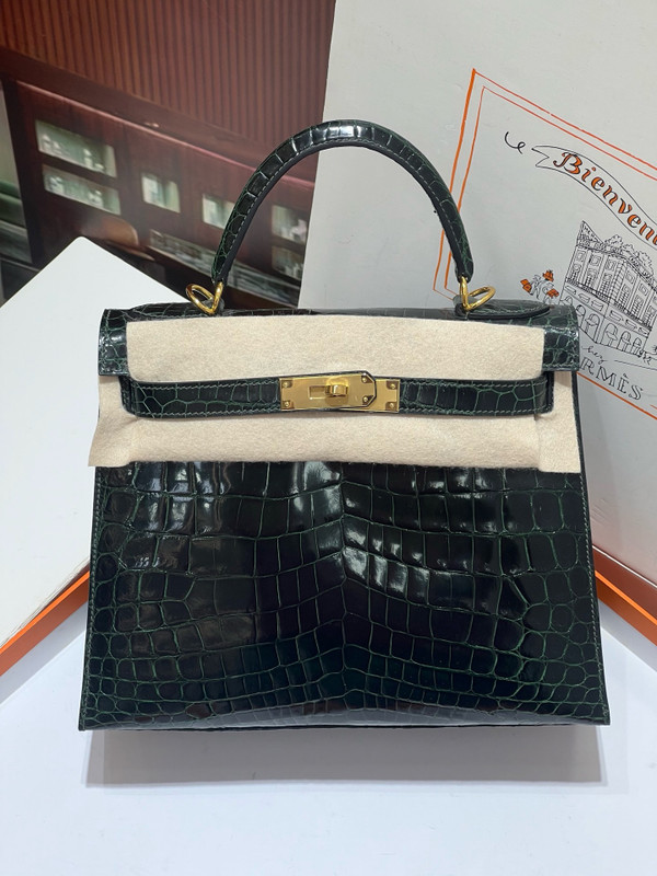 Hermès  Kelly 28 Emerald Niloticus Crocodile Gold Hardware