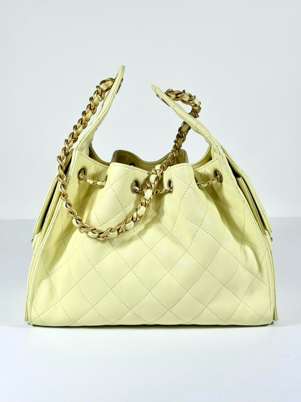 Chanel SPRING-SUMMER 2025   CHANEL 25 SMALL HANDBAG LIGHT YELLOW
