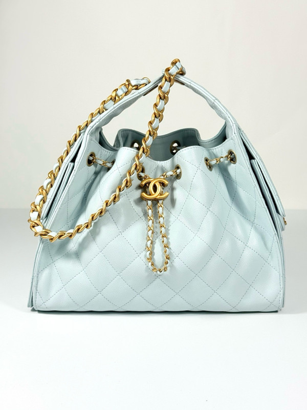 Chanel SPRING-SUMMER 2025   CHANEL 25 SMALL HANDBAG LIGHT BLUE