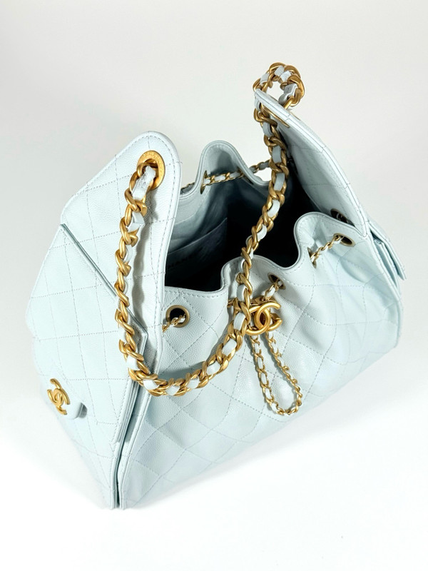 Chanel SPRING-SUMMER 2025   CHANEL 25 SMALL HANDBAG LIGHT BLUE