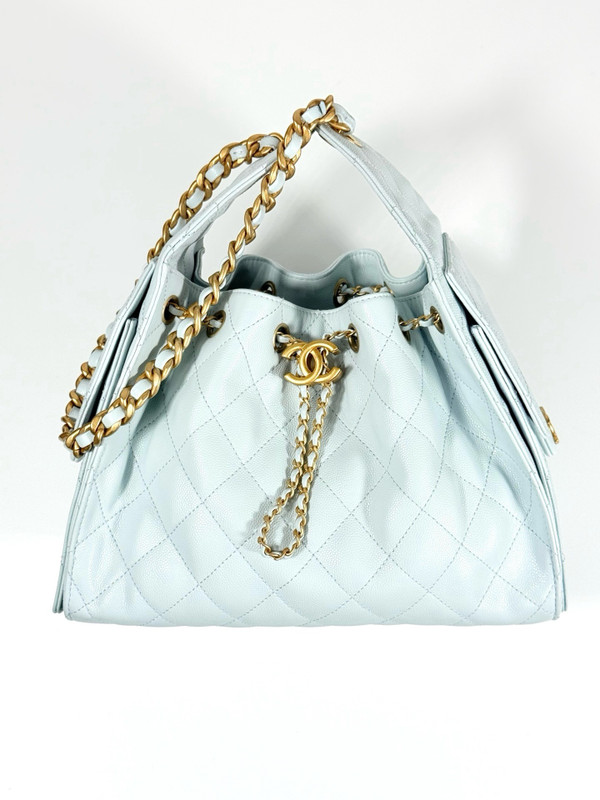 Chanel SPRING-SUMMER 2025   CHANEL 25 SMALL HANDBAG LIGHT BLUE