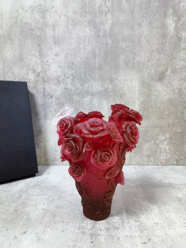 Daum Rose Passion Vase in Red with White Flower 375 ex
