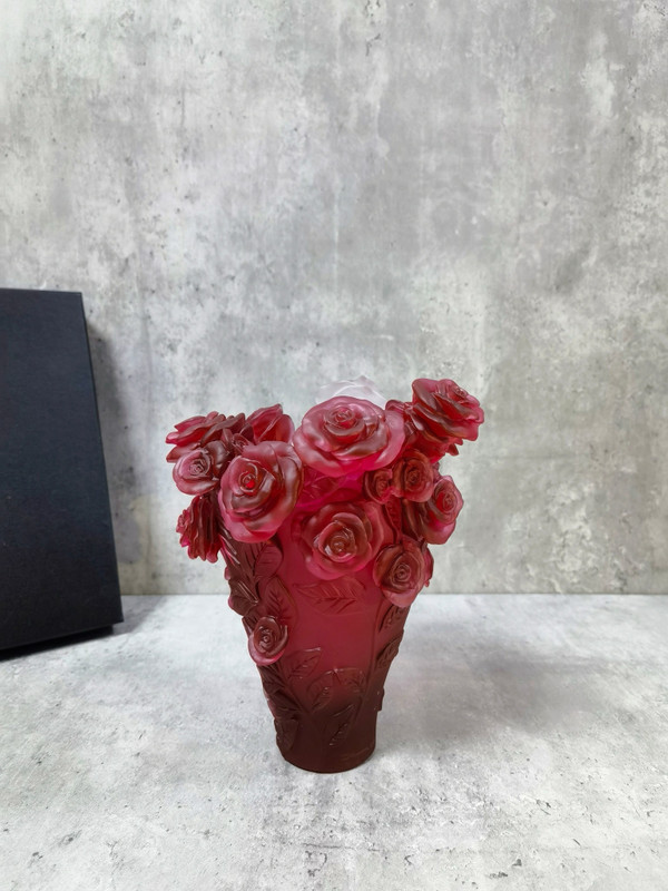 Daum Rose Passion Vase in Red with White Flower 375 ex