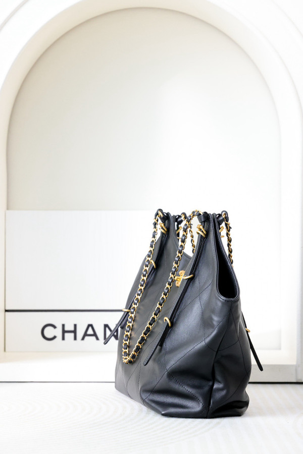 Chanel SS25 MAXI SHOPPING BAG