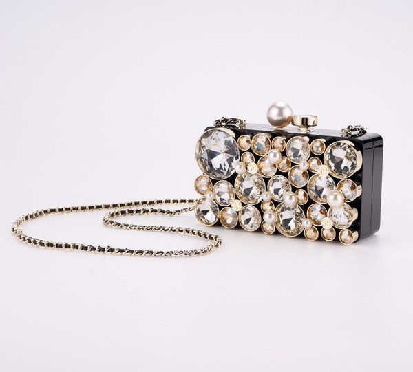 CHANEL HAUTE COUTURE FALL/WINTER 2025/26 Crystal Evening Clutch Runway Look 68