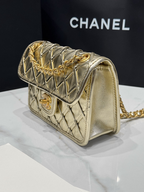 CHANEL SPRING-SUMMER 2025   MINI FLAP BAG   Metallized Braided Calfskin & Gold-Tone Metal  Gold