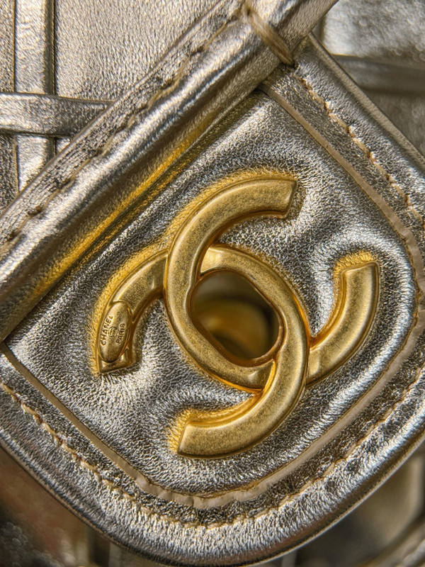 CHANEL SPRING-SUMMER 2025   MINI FLAP BAG   Metallized Braided Calfskin & Gold-Tone Metal  Gold