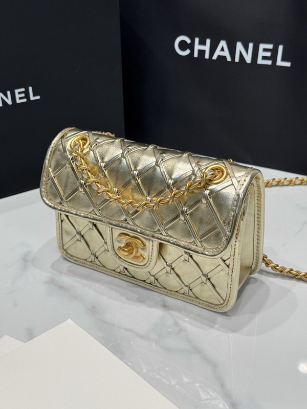 CHANEL SPRING-SUMMER 2025   MINI FLAP BAG   Metallized Braided Calfskin & Gold-Tone Metal  Gold