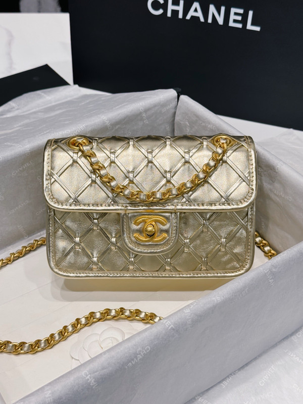 CHANEL SPRING-SUMMER 2025   MINI FLAP BAG   Metallized Braided Calfskin & Gold-Tone Metal  Gold
