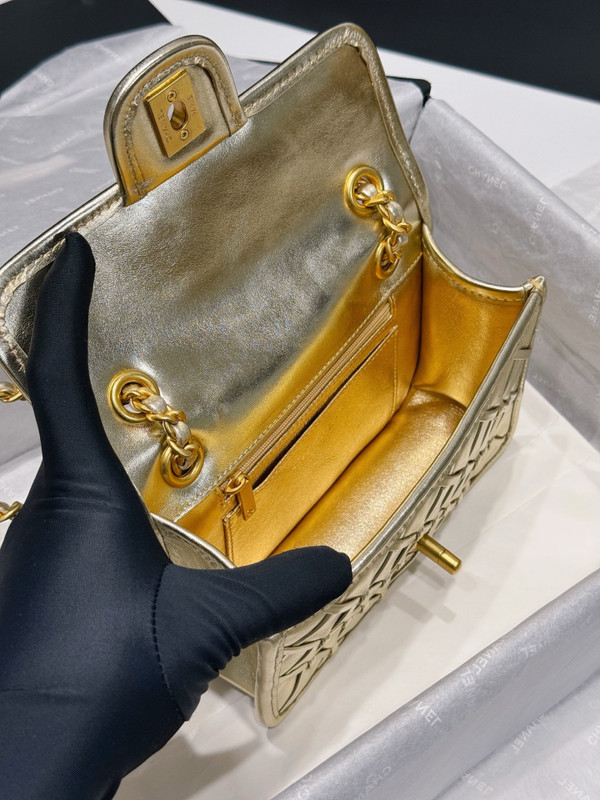 CHANEL SPRING-SUMMER 2025   MINI FLAP BAG   Metallized Braided Calfskin & Gold-Tone Metal  Gold