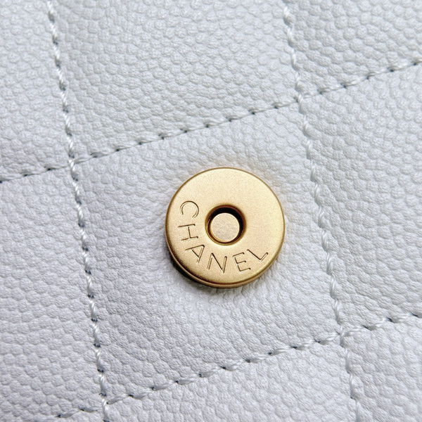 CHANEL SPRING-SUMMER 2025   CHANEL 25  WHITE MEDIUM HANDBAG