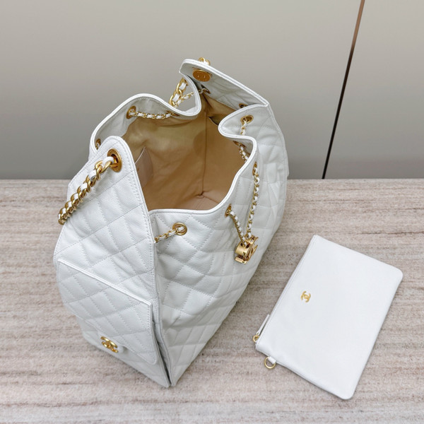 CHANEL SPRING-SUMMER 2025   CHANEL 25  WHITE MEDIUM HANDBAG