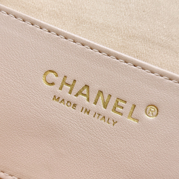 CHANEL SPRING-SUMMER 2025   CHANEL 25  WHITE MEDIUM HANDBAG