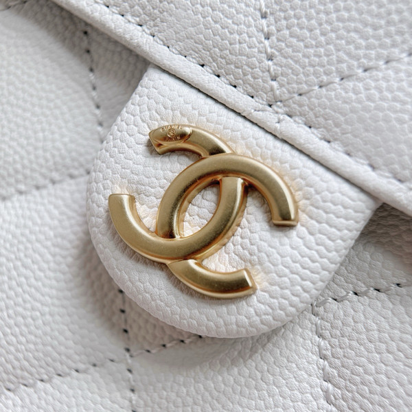 CHANEL SPRING-SUMMER 2025   CHANEL 25  WHITE MEDIUM HANDBAG