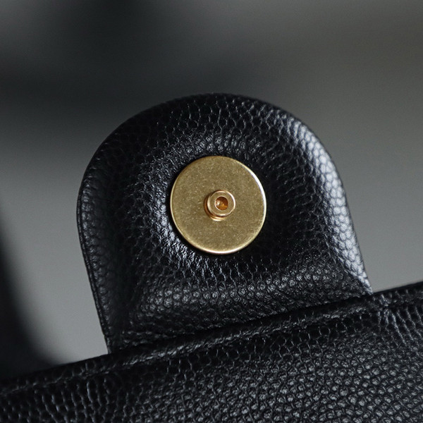 Chanel SPRING-SUMMER 2025 CHANEL 25 SMALL HANDBAG BLACK