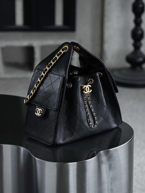 Chanel SPRING-SUMMER 2025 CHANEL 25 SMALL HANDBAG BLACK