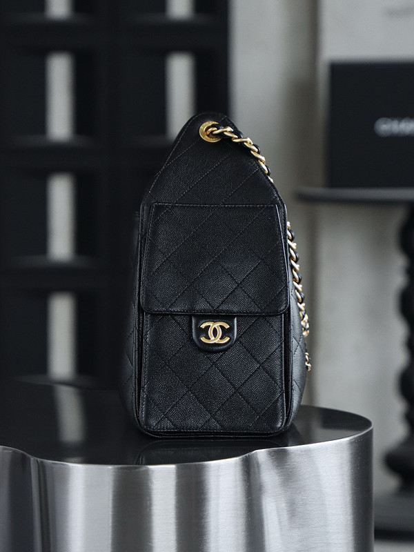 Chanel SPRING-SUMMER 2025 CHANEL 25 SMALL HANDBAG BLACK