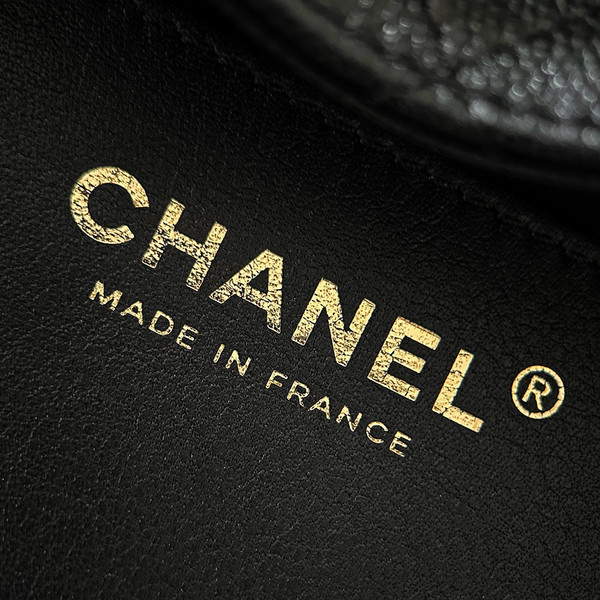 Chanel SPRING-SUMMER 2025 CHANEL 25 SMALL HANDBAG BLACK