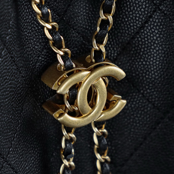 Chanel SPRING-SUMMER 2025 CHANEL 25 SMALL HANDBAG BLACK