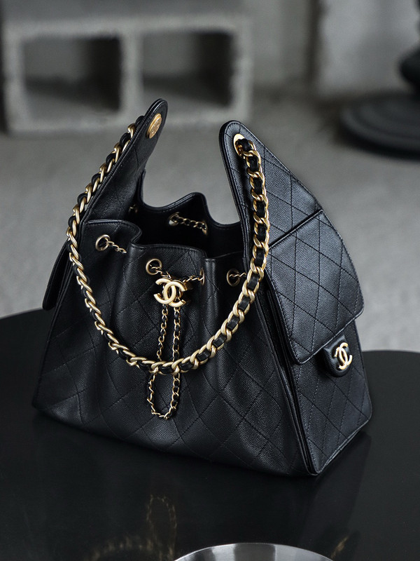 Chanel SPRING-SUMMER 2025 CHANEL 25 SMALL HANDBAG BLACK