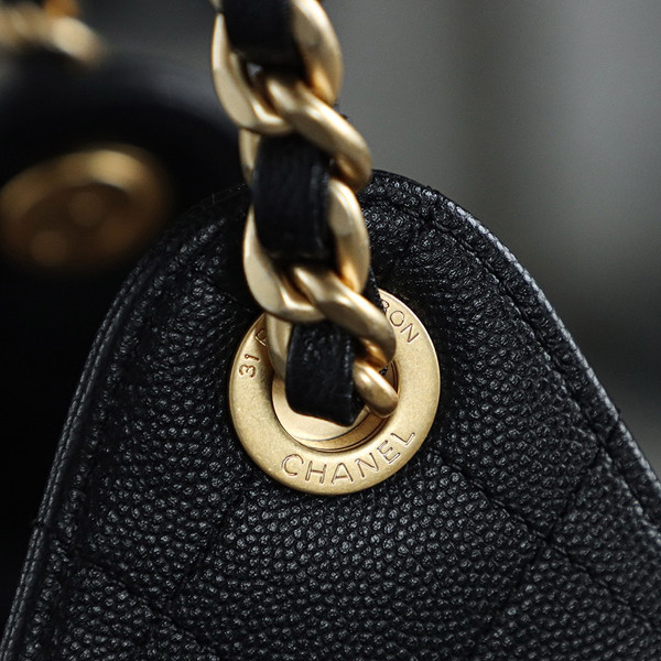 Chanel SPRING-SUMMER 2025 CHANEL 25 SMALL HANDBAG BLACK