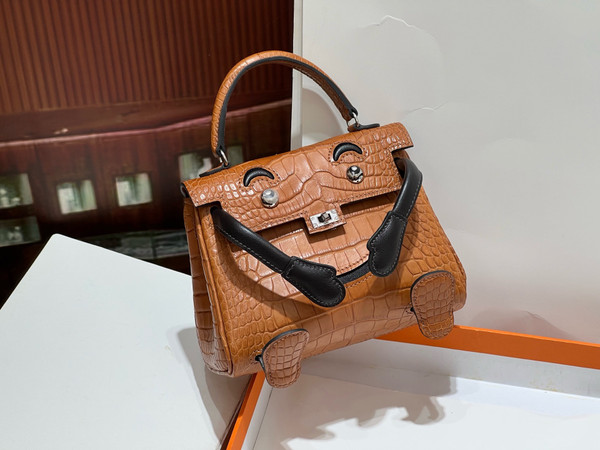 Hermes Kelly Idole (Kelly Doll) in Gold Nilo crocodile with Palladium hardware.