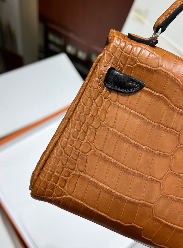 Hermes Kelly Idole (Kelly Doll) in Gold Nilo crocodile with Palladium hardware.