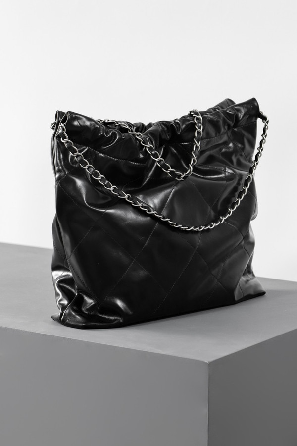CHANEL 22 HANDBAG Black Medium SS 2025