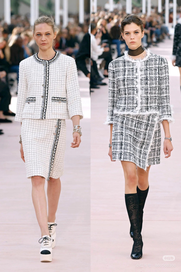 Chanel SPRING-SUMMER 2025   SKIRT   Cotton Tweed  Ecru, Black, Silver & Gold