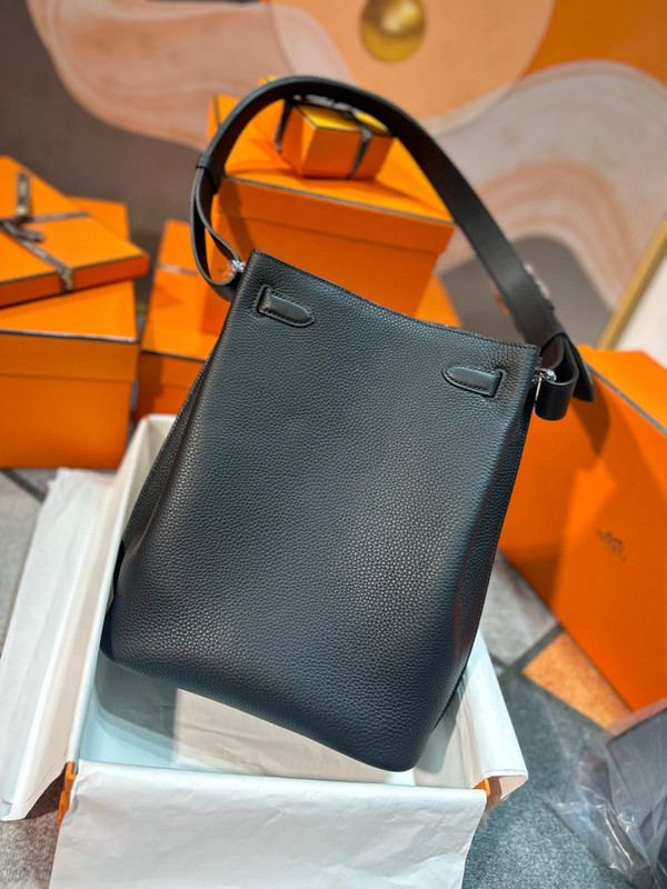 Hermès Hermes So Kelly 22 Shoulder Bag  Black